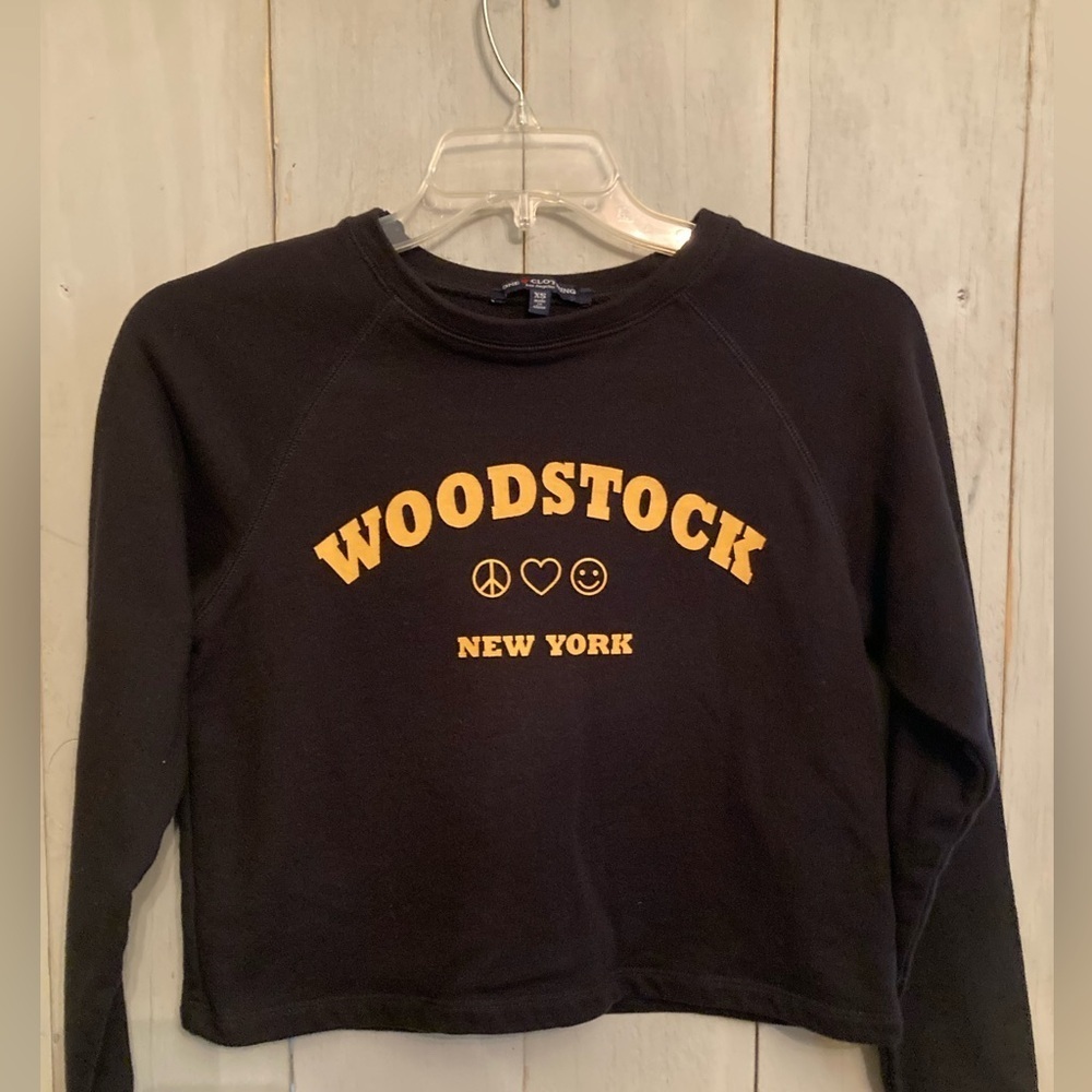 One Clothing Womens Sweatshirt sz XS Black Pullover Crop Woodstock New York